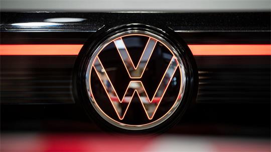 Allein VW ruft in Deutschland knapp 900.000 Autos vorsorglich zurück. (Archivbild) 