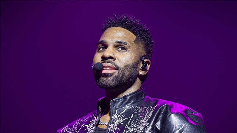„Swalla“ in Hannover: Jason Derulo auf Deutschland-Tour Allein auf der Plattform Instagram folgen dem Superstar rund 41 Millionen Konten.