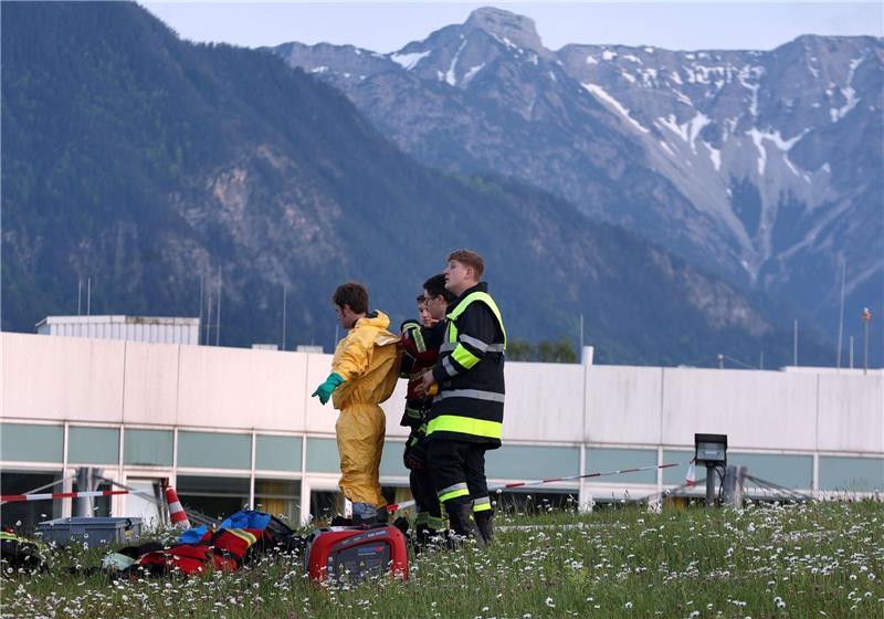 Hochgiftiges Natriumazid löst Polizeieinsatz in Klinik aus Allein in Murnau waren nach Feuerwehrangaben 66 Kräfte im Einsatz.