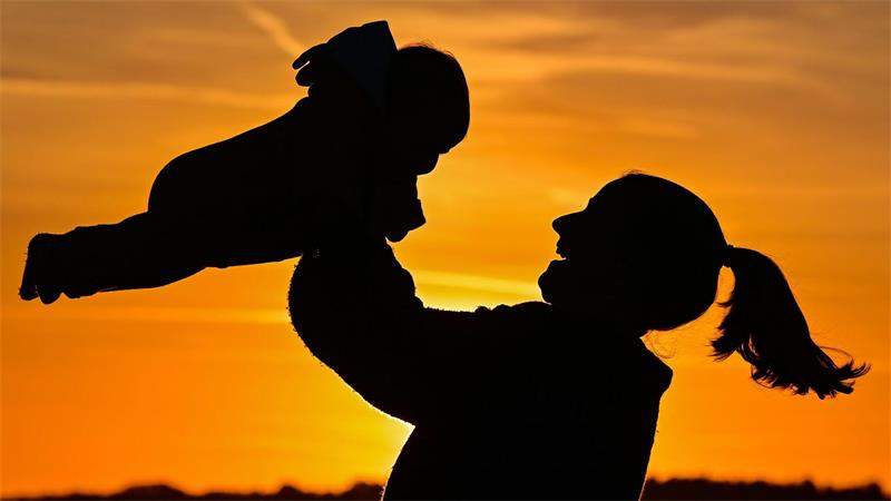 Alleinerziehend und arm? Experten warnen vor Reform Alleinerziehende sind weiterhin überwiegend Frauen. (Symbolbild)