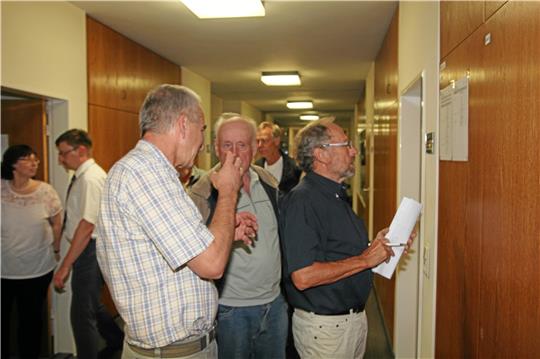Kommunalwahl in Braunlage: 15 Ratsmitglieder kandidieren erneut Aller Digitalisierungen zum Trotz: Der Platz, an dem sich die Kommunalpolitiker nach der Wahl treffen, ist in Braunlage nach wie vor der Flur im Rathaus, an deren Wände die ersten Ergebnisse aufgehängt werden.  Archivfoto: Eggers