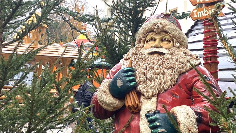Kleiner Budenzauber in Bad Harzburg ist bis zum 5. Januar geöffnet Alles bereit für den Wintermarkt am Port-Louis-Platz, der am 22. November öffnet. Kindergärten, die sich am Bäume-Schmücken beteiligen wollen, können sich bei der Familie Zech noch melden.