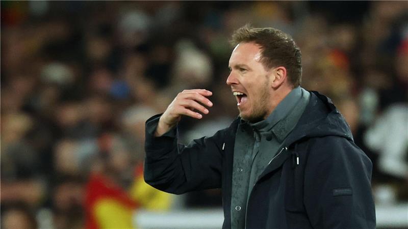 Alles hört auf sein Kommando: Julian Nagelsmann in Aktion am Spielfeldrand. 