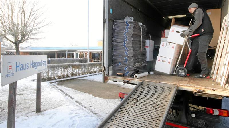 Im Hornburger Haus Hagenberg grassiert das Umzugsfieber Alles muss rein in den Umzugswagen: Für 22 Bewohner von Haus Hagenberg geht es während der Modernisierung des Heims übergangsweise nach Vienenburg.