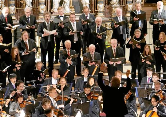 „Alles, was Odem hat…“: Die Ökumenische Kantorei Clausthal und das Philharmonische Kammerorchester Wernigerode transportieren unter der Leitung von Arno Janssen Hoffnungsfrohes. Fotos: Potthast