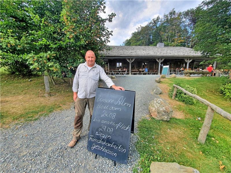 Alm-Chef Burkhard Rösner freut sich auf die Dreharbeiten.