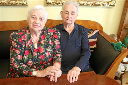 Alma und Alfred Karon feiern heute ihre Gnadenhochzeit.  Foto: Hartmann