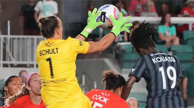 Almuth Schult ist inzwischen Stammkraft bei Kansas City Current und hat auch mit der Nationalmannschaft nicht abgeschlossen.