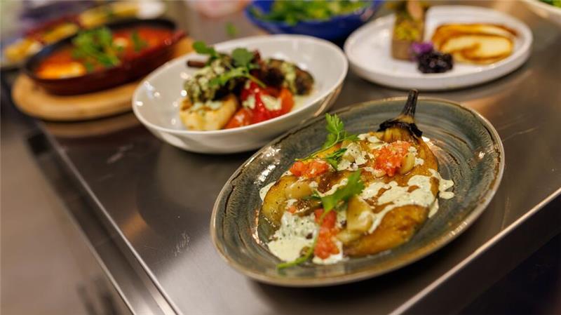 Syrischer Kurde eröffnet israelisches Restaurant Aloge will frische israelische Spezialitäten anbieten.