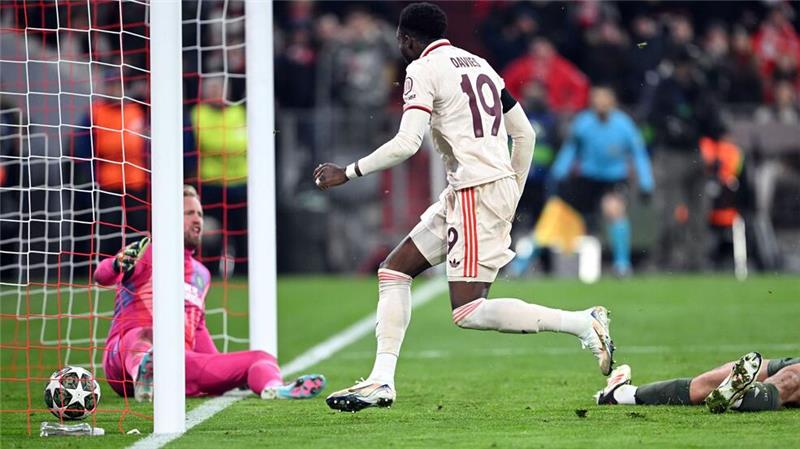 Bayern zittert sich ins Achtelfinale - Davies trifft spät Alphondo Davies erzielt den erlösenden Ausgleich.