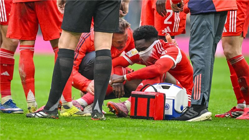Alphonso Davies musste verletzt ausgewechselt werden.