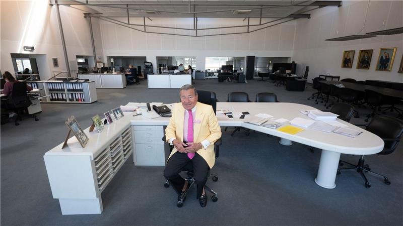 Als Berater ist er auch mit 84 Jahren noch täglich bei der Arbeit. 