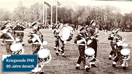Als Deutschland in vier Besatzungszonen aufgeteilt wird, ziehen im Sommer 1945 die als eher tolerant wahrgenommenen Amerikaner ab. Nach Einzug der Briten ändert sich die Atmosphäre, den Soldaten ist Kontakt zu den Einwohnern verboten. Was sich aber mit der Weltlage bald wieder ändert: Öffentliche Auftritte von Militäreinheiten mit Musik zeugen davon.
