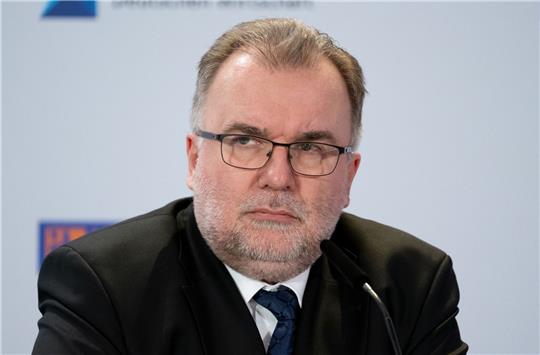 Als Ergebnis der wirtschaftspolitischen Versäumnisse sieht Siegfried Russwurm ein deutlich verlangsamtes Wachstum.
