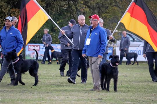 Als Gastgeberland begrüßt das deutsche Team knapp 100 Hundesportler aus zwölf Nationen zum internationalen Wettkampf in Werlaburgdorf. Foto: Jambrek