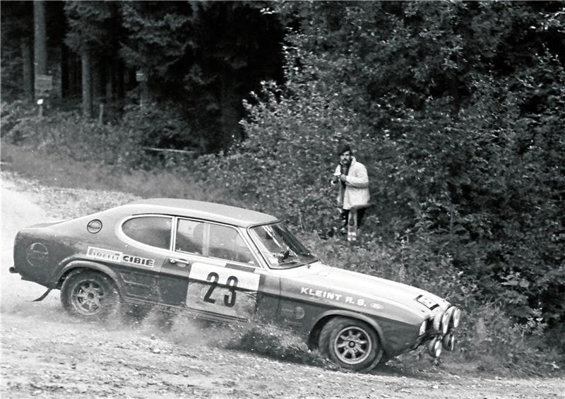 Als Nobody startet der Regensburger Walter Röhrl 1972 in einem privaten Ford Capri. Er kämpft um die Führung, scheidet aber kurz vor dem Ende mit einem Motorschaden aus. Fotos: Veranstalter Olympia-Rallye ’72