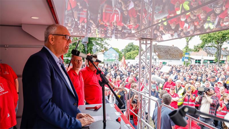 Als Redner kam Bremens Regierungschef Andreas Bovenschulte (SPD).