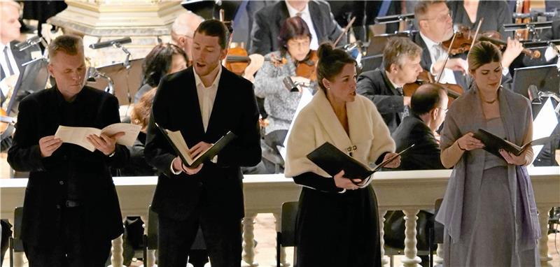 Konzert zum Erntedank in Clausthaler Marktkirche Als Solisten bereichern (v.l.) Ralph Beims (Bass), Simon Jass (Tenor), Julia Fercho (Mezzosopran) und Stephanie Henke (Sopran) die Aufführung in der Marktkirche .