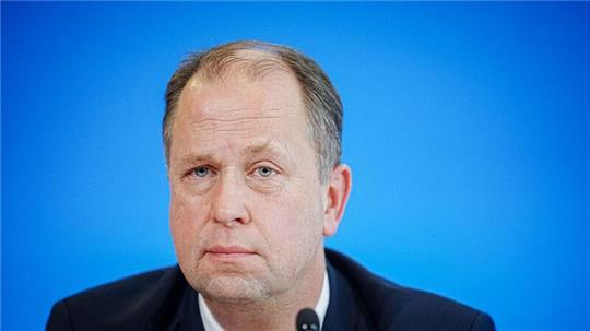 Als Sonderbevollmächtigter für Migrationsabkommen soll Joachim Stamp (FDP) helfen, Arbeitskräfte aus dem Ausland zu gewinnen und Herkunftsländer von Asylbewerbern dazu zu dafür zu sorgen, dass Ausreisepflichtige in ihre Heimat zurückkehren. 