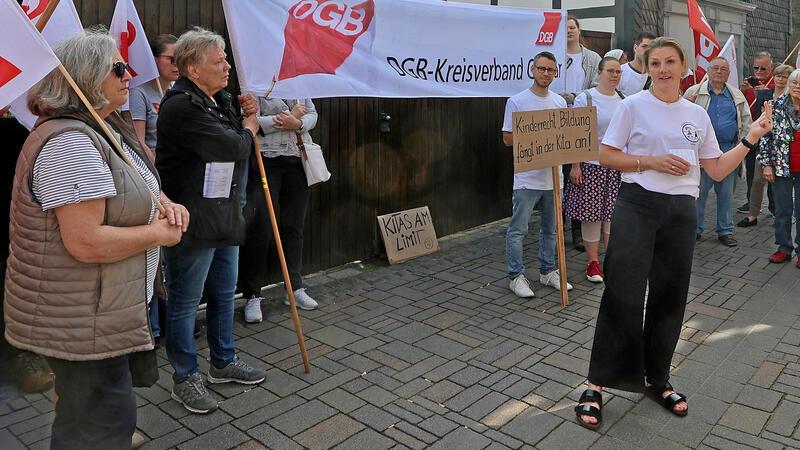 Ein Kita-Abend bei der Goslarer SPD mit spannenden Personalien Als Vorsitzende des Kita-Stadtelternrates wirbt Donata Prietz bei der Mai-Kundgebung des Gewerkschaftsbundes für mehr Goslarer Kita-Personal.