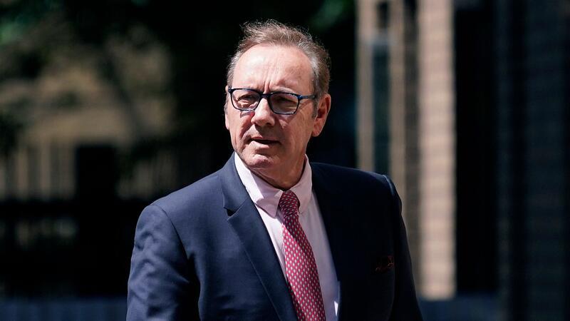 Kevin Spacey: Verliere mein Haus und habe Millionen-Schulden Als Vorwürfe gegen Spacey publik wurden, beendete Netflix umgehend die Zusammenarbeit.