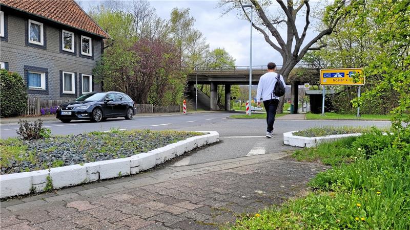 Als besondere Gefahrenstelle haben die Schulweghelfer die Auf- und Abfahrt neben der B4-Brücke in Westerode ausgemacht.