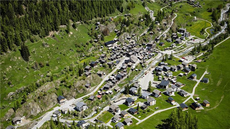 Als die Welt noch in Ordnung war: Blatten vor dem gigantischen Gletscherabbruch. 