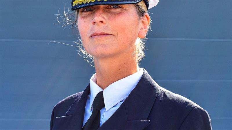 Als erste Frau übernimmt Ute Niklas das Kommando einer deutschen Fregatte. 