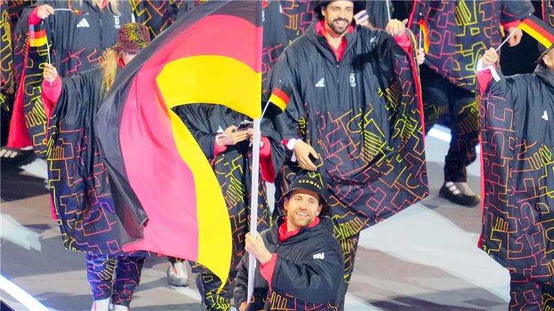 Als erster deutscher Eishockeyspieler überhaupt führte Leon Draisaitl das deutsche Olympia-Team bei einer Eröffnungsfeier als Fahnenträger an. 