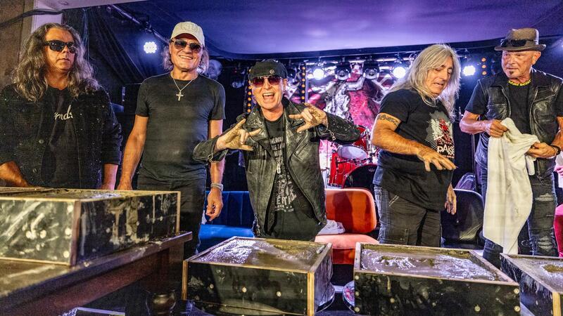 Scorpions und Doro verewigt in Wackener Walk of Legends Als erstes waren die Scorpions und Doro Pesch an der Reihe.