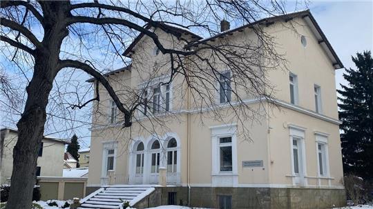 Als klassizistische Gründerzeitvilla wird das heutige Logenhaus 1874 von der Familie Gutheil erbaut.