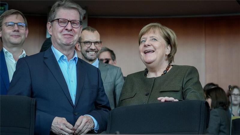 Als letzte Zeugin stand die frühere Bundeskanzlerin, Angela Merkel (CDU), hier mit dem Ausschussvorsitzenden, Ralf Stegner (SPD) den Abgeordneten Rede und Antwort.