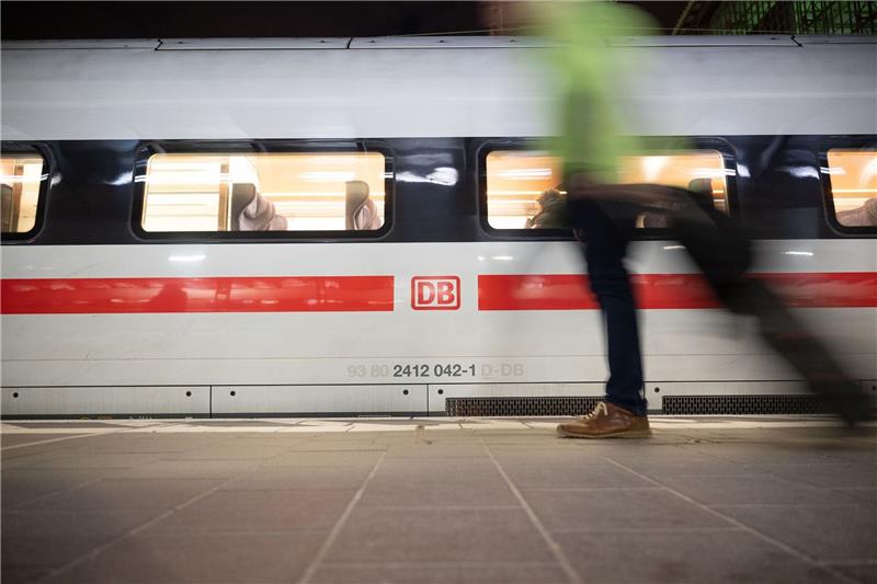 Als pünktlich geht ein Zug in die Bahn-Statistik ein, solange er nicht mit mehr als sechs Minuten Verzögerung ankommt.