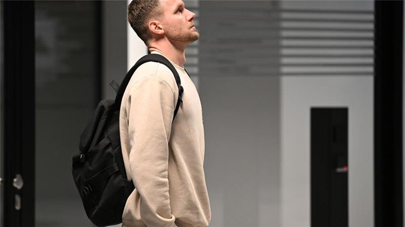 Nach Feuerzeugwurf: Punkte für Bochum, Einspruch von Union Als wichtiger Zeuge nach Frankfurt gefahren: Bochums Torwart Patrick Drewes.