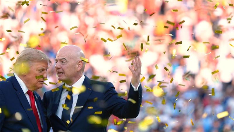 Also bei der WM-Siegerehrung haben Donald Trump und Gianni Infantino (r) noch miteinander gesprochen. (Archivbild)