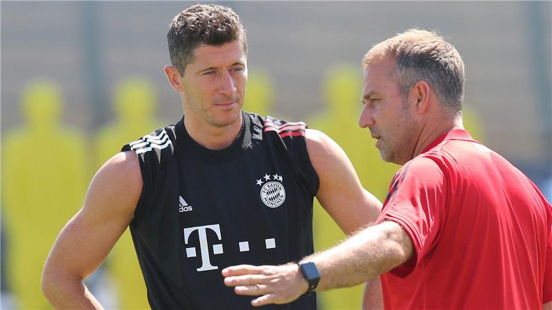Die Revolution des netten Hansi: Flicks Glück in Barcelona Alte Bekannte: Robert Lewandowski (l) blüht unter Flick in Barcelona wieder auf.