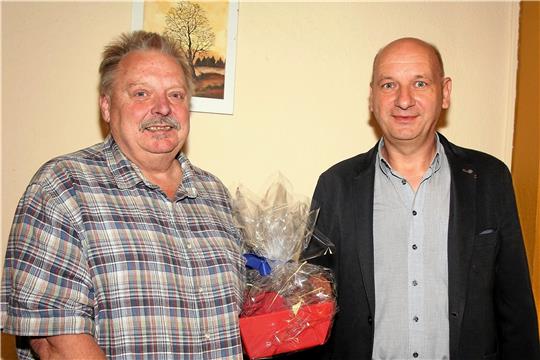 Alter und neuer Ortsbürgermeister von Wallmoden: Harald Güldner (li.) hat sein Mandat im Ortsrat Wallmoden niedergelegt, Reiner Wolf ist sein Nachfolger. Foto: Leifeld