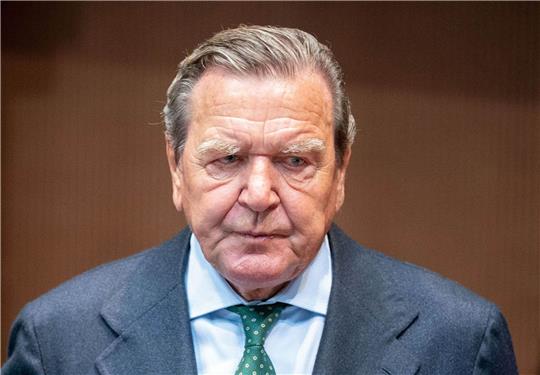 Altkanzler Gerhard Schröder (SPD) steht wegen seiner Nähe zu Kremlchef Wladimir Putin weiterhin in der Kritik.