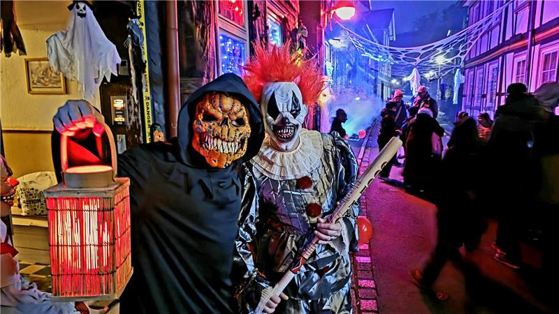 Die Kötherstraße hat sich in einen Halloween-Hotspot verwandelt.
