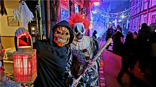 Die Kötherstraße hat sich in einen Halloween-Hotspot verwandelt.