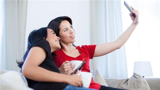 „Always on“: Wir verbringen oft extrem viel Zeit an unserem Smartphone.