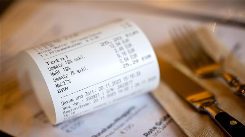 Am 1. Januar sinkt die Mehrwertsteuer für das Essen in Restaurants auf 7 Prozent. 