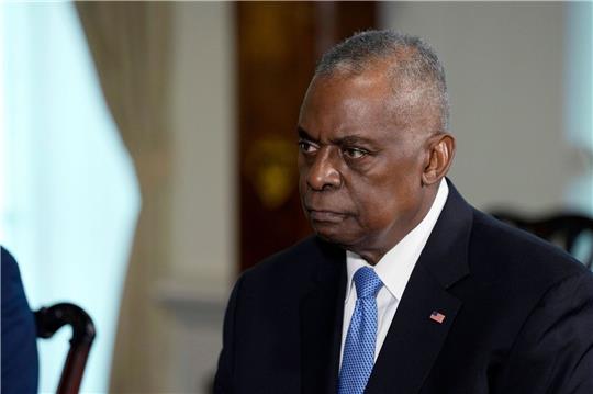 Am 15. Januar wurde Lloyd Austin aus der Klinik entlassen und arbeitete zunächst nicht vom Pentagon aus.