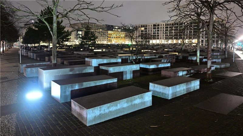 Am 21. Februar dieses Jahres stach der Mann im Stelenfeld des Holocaust-Mahnmals auf Besucher ein.