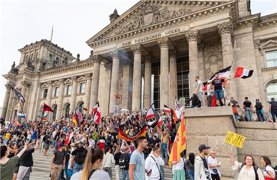 Am 29. August 2020 stürmten Teilnehmer einer Kundgebung gegen die Corona-Maßnahmen die Treppe vor dem Reichstagsgebäude.