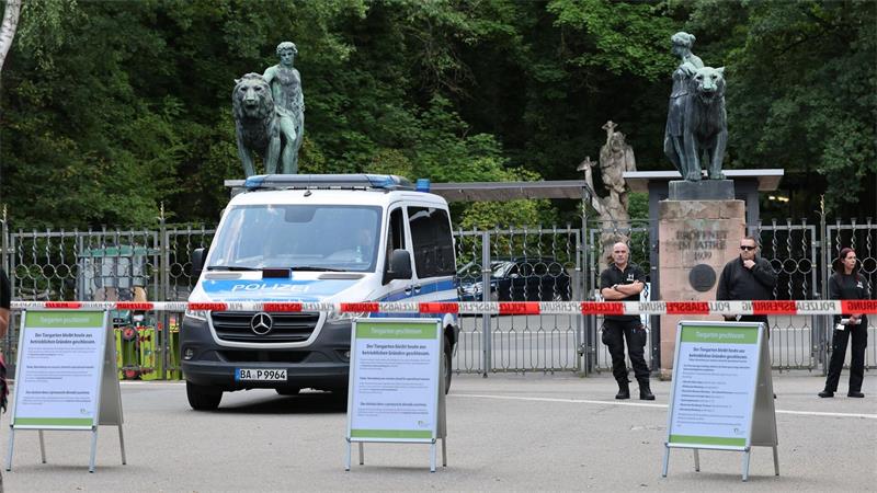 Am 29. Juli 2025 blieb der Tiergarten für Besucherinnen und Besucher geschlossen. Die Polizei sicherte den Eingang zusätzlich. (Archivbild)