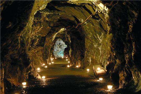 Am 3. Adventswochenende erstrahlt der Roederstollen im festlichen Glanz. Foto: Privat