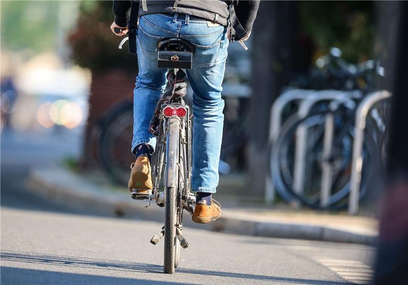 Rad fahren: Von bösen Sätteln und guten Helmen Am 3. Juni ist Weltfahrradtag.