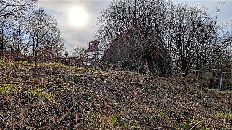 Im Oberharz lodern wieder die Osterfeuer Am 30. März lädt das Oberharzer Bergwerkmuseum zu einem besonderen Erlebnis ein: das Osterfeuer am Ottiliae-Schacht, umrahmt von einem bunten Programm. Foto: Wagener