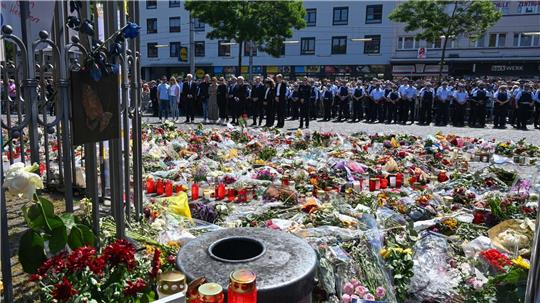 Am 31. Mai 2024 wurde der Polizist Rouven Laur auf dem Marktplatz in Mannheim von einem Angreifer mit einem Messer tödlich verletzt. Der aus Afghanistan stammende Angreifer hat die Tat gestanden. Nach seinem Motiv gefragt, verwies Sulaiman A. auf den Gaza-Krieg. 